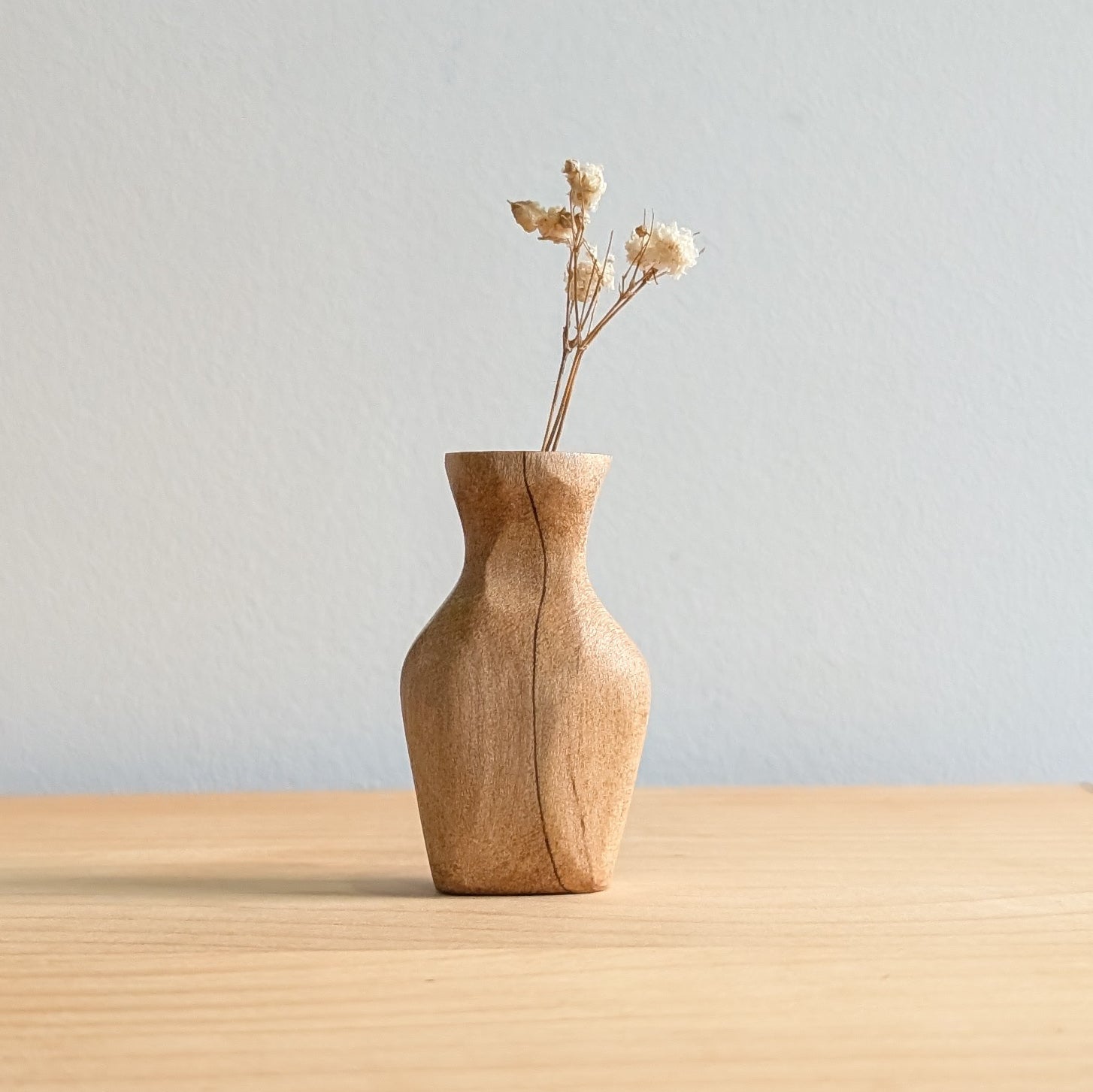 Tiny Vase Magnet - Sassafras