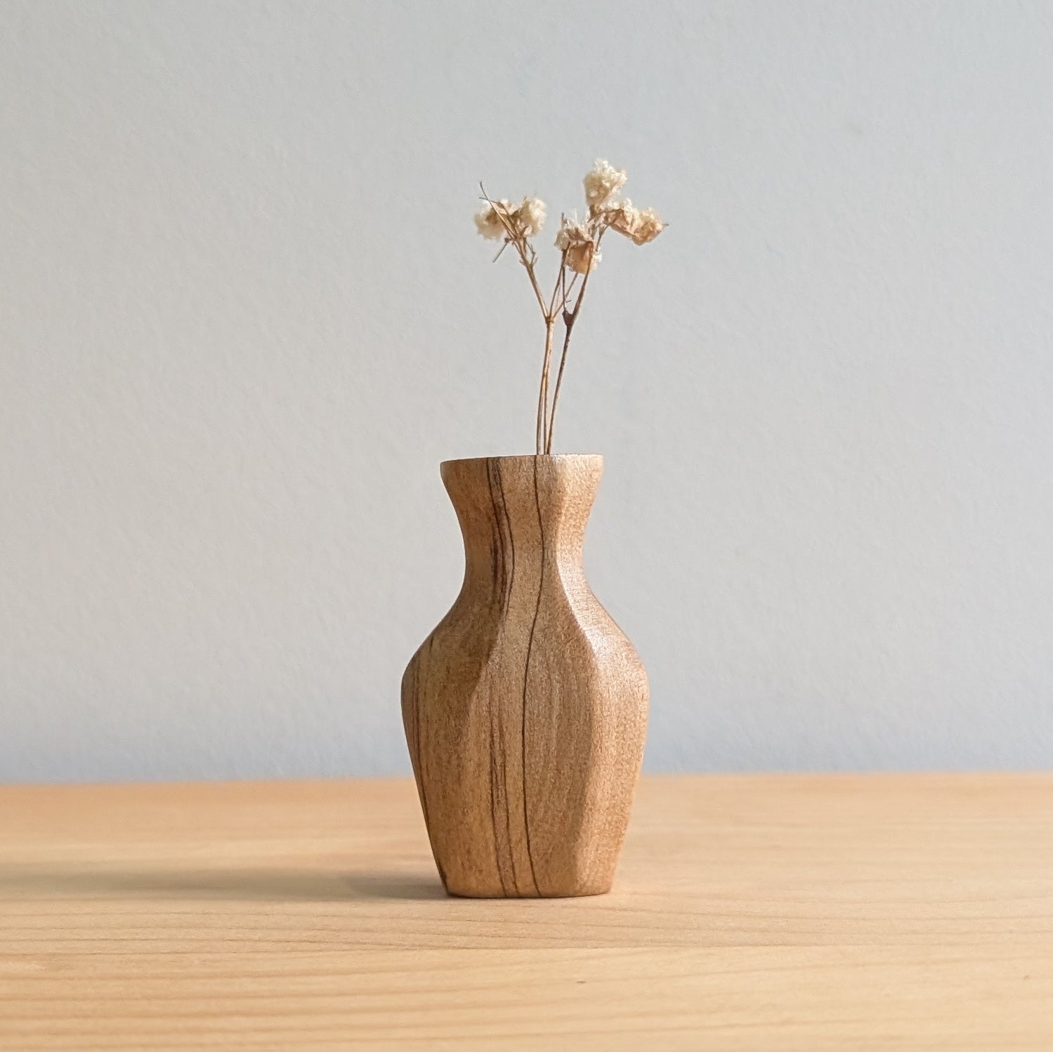 Tiny Vase Magnet - Sassafras